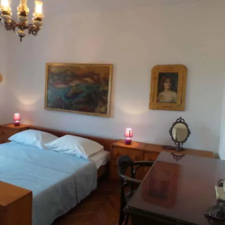 Apartment Villa Paula Near Archaeological Museum 27901 * Pula