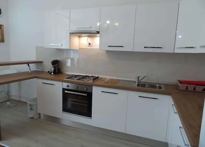 Apartment Villa Paula Near Archaeological Museum 27901 Daire