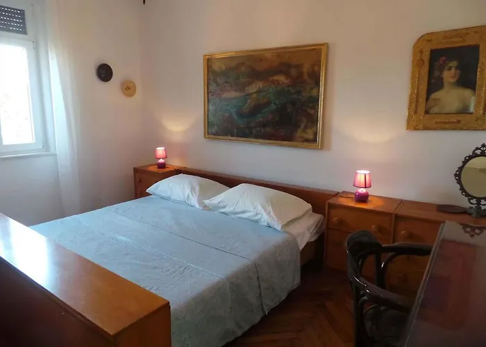 Apartment Villa Paula Near Archaeological Museum 27901 Daire