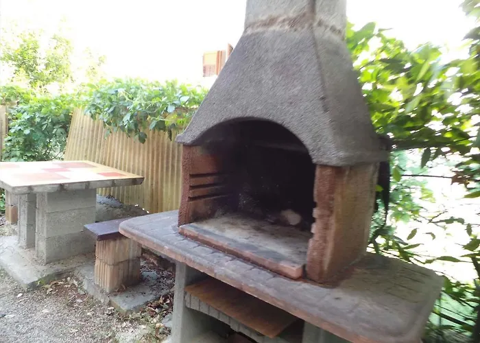 Apartment Villa Paula Near Archaeological Museum 27901 Daire